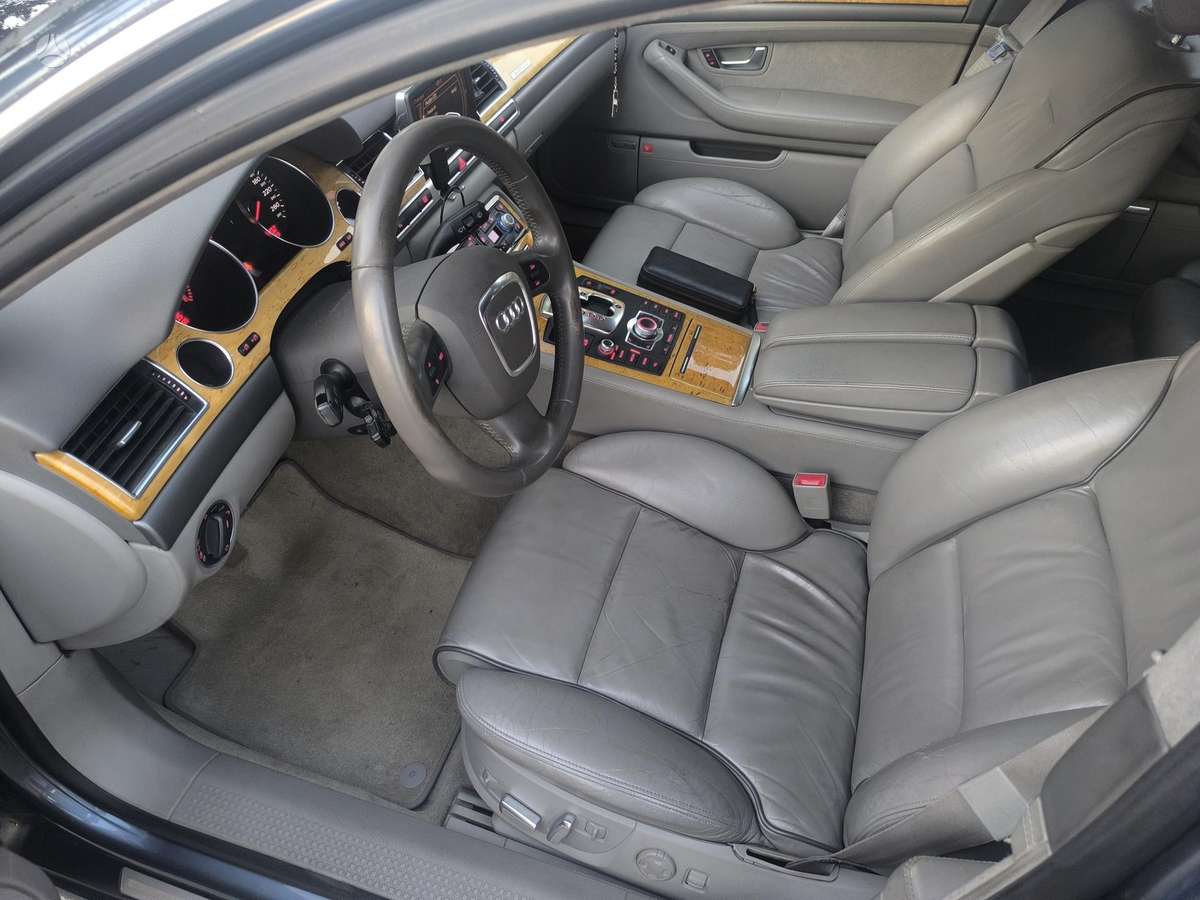 Audi A8, 4.1 l., Седан