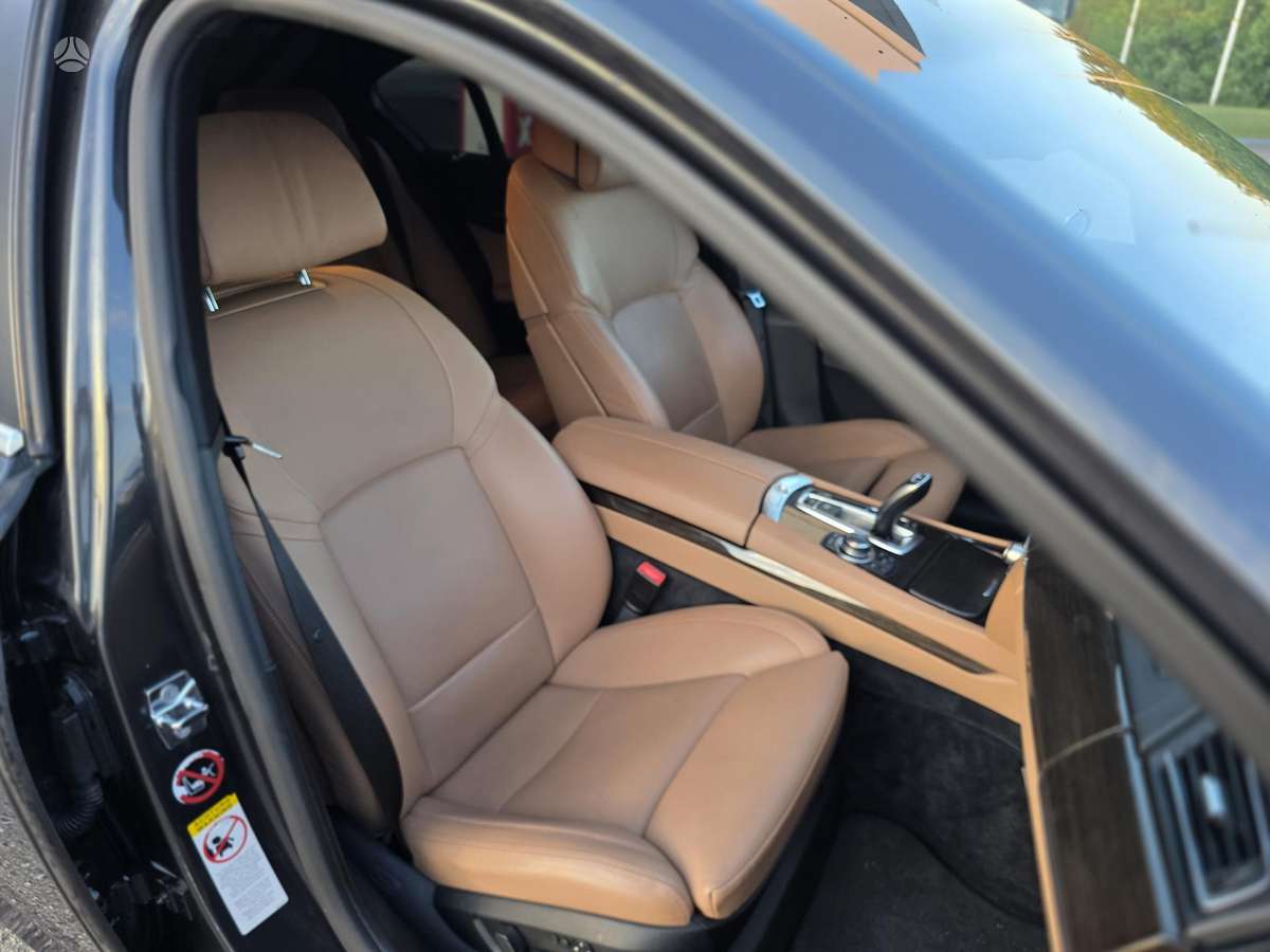 BMW 750, 4.4 l., Седан
