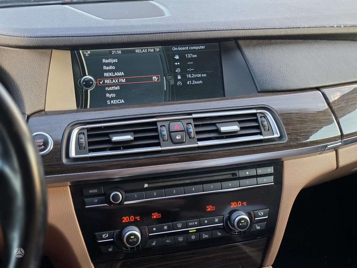 BMW 750, 4.4 l., Седан