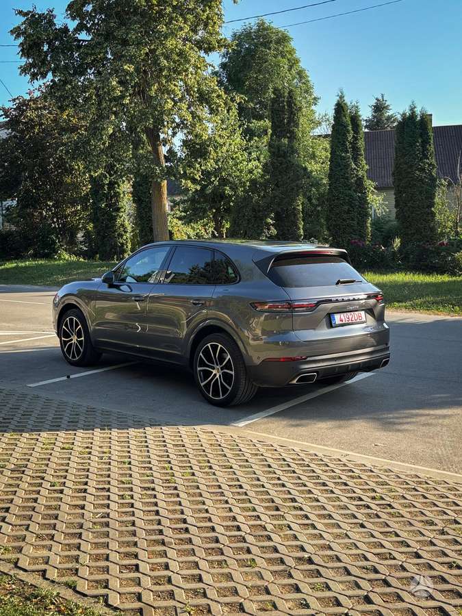 Porsche Cayenne - 4