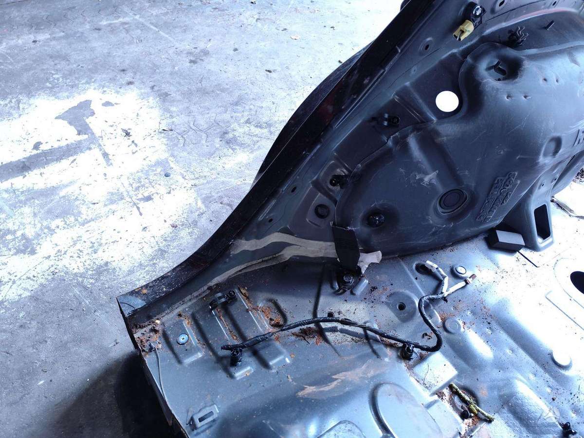 Kia Sportage hood (front, rear)