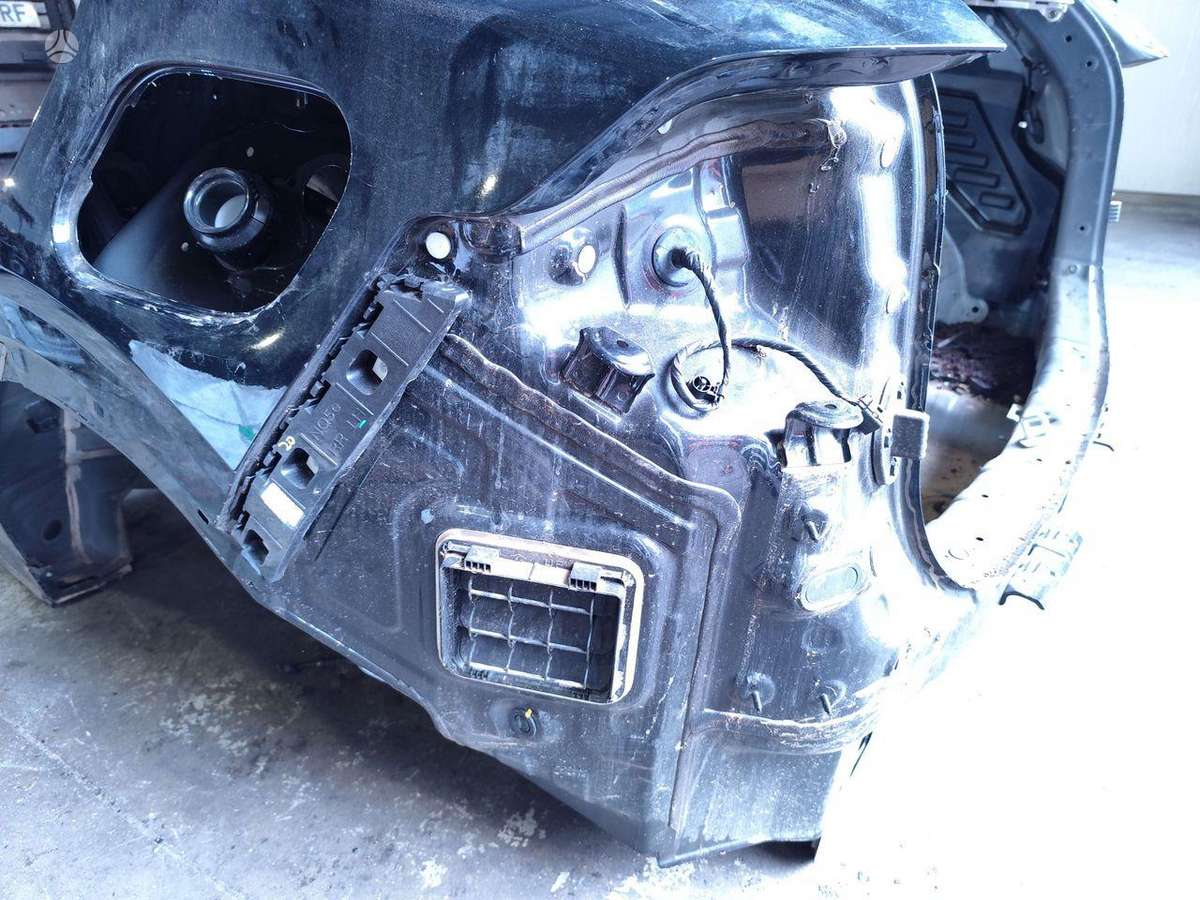 Kia Sportage hood (front, rear)