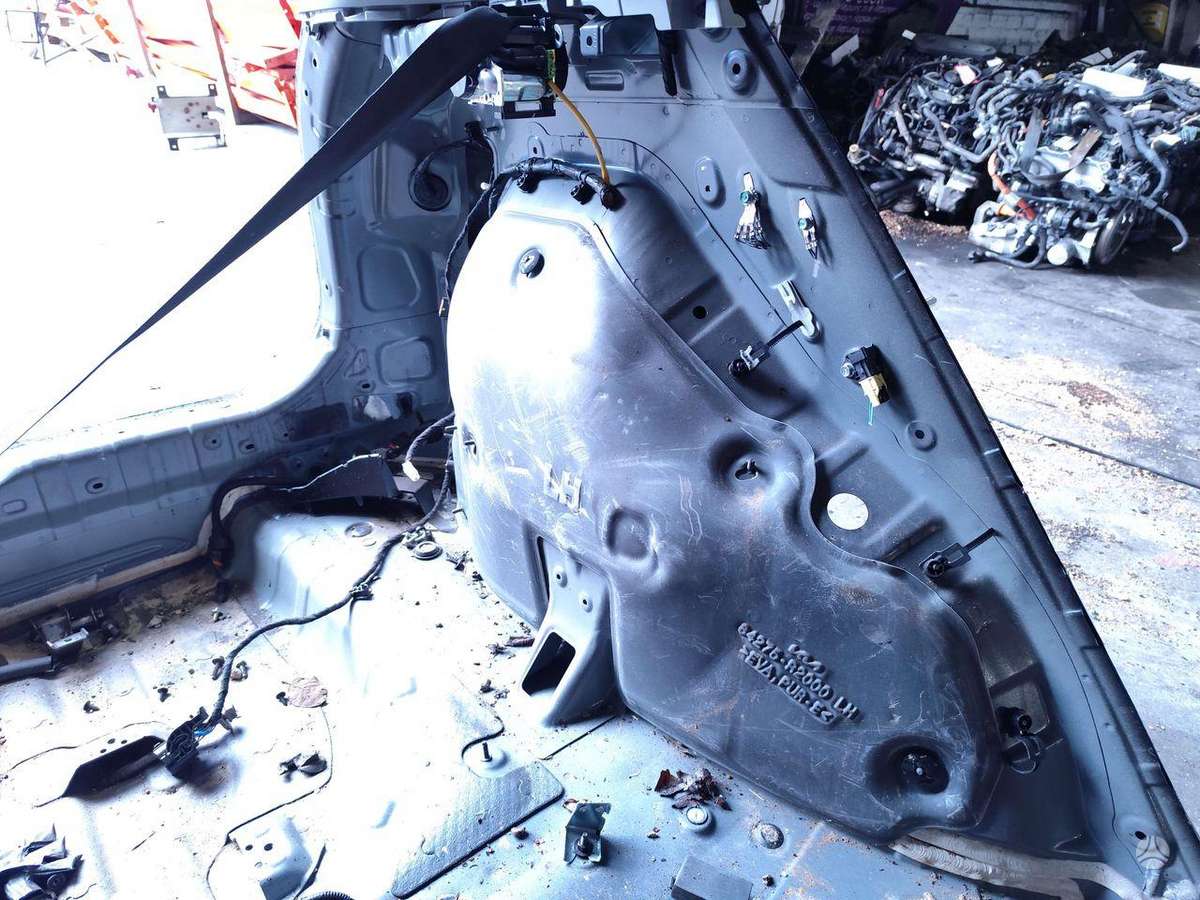 Kia Sportage hood (front, rear)