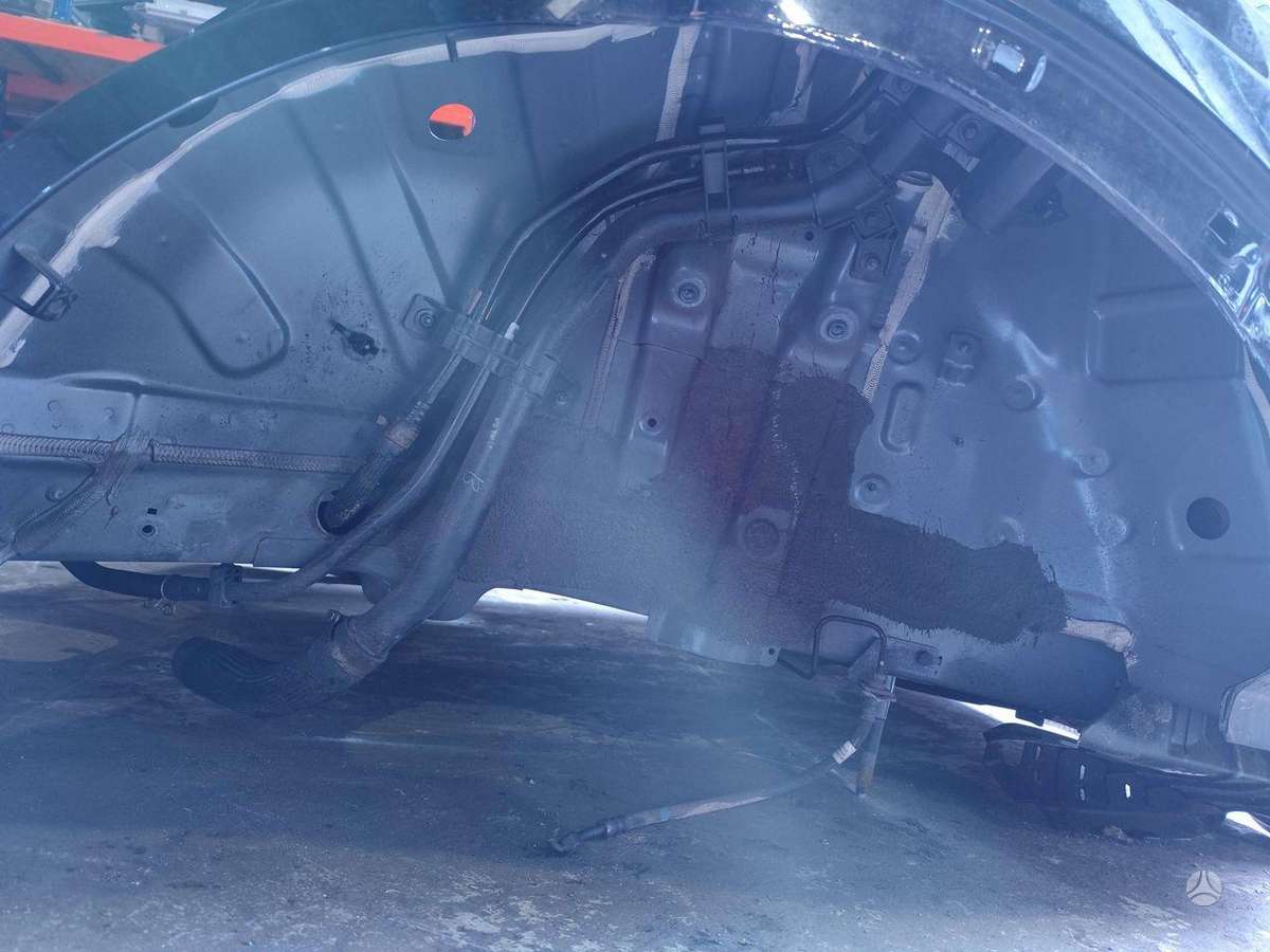 Kia Sportage hood (front, rear)