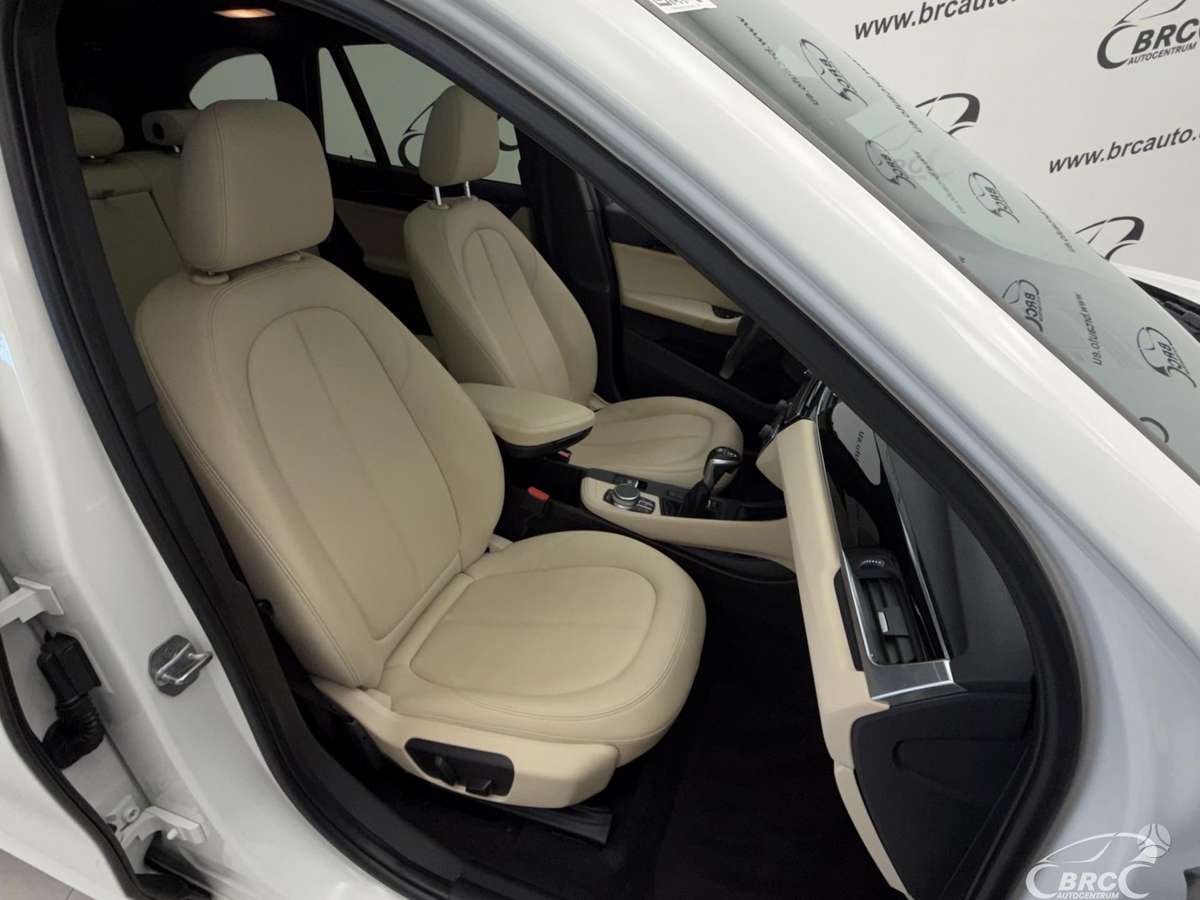 BMW X1, 2.0 l., off-road / crossover