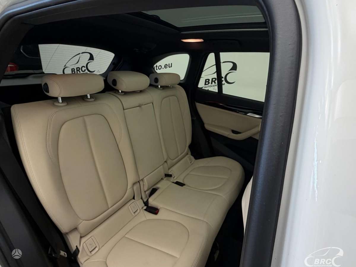 BMW X1, 2.0 l., off-road / crossover