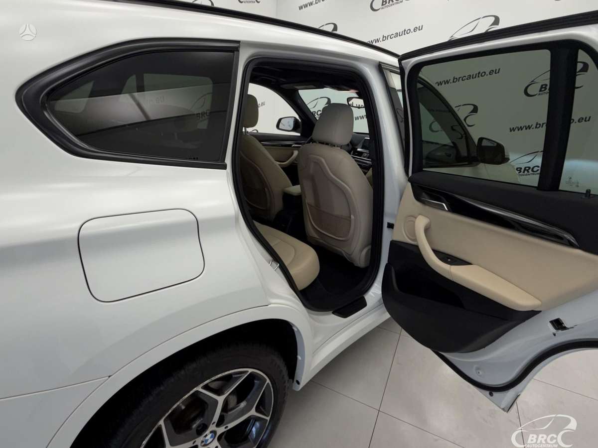 BMW X1, 2.0 l., off-road / crossover