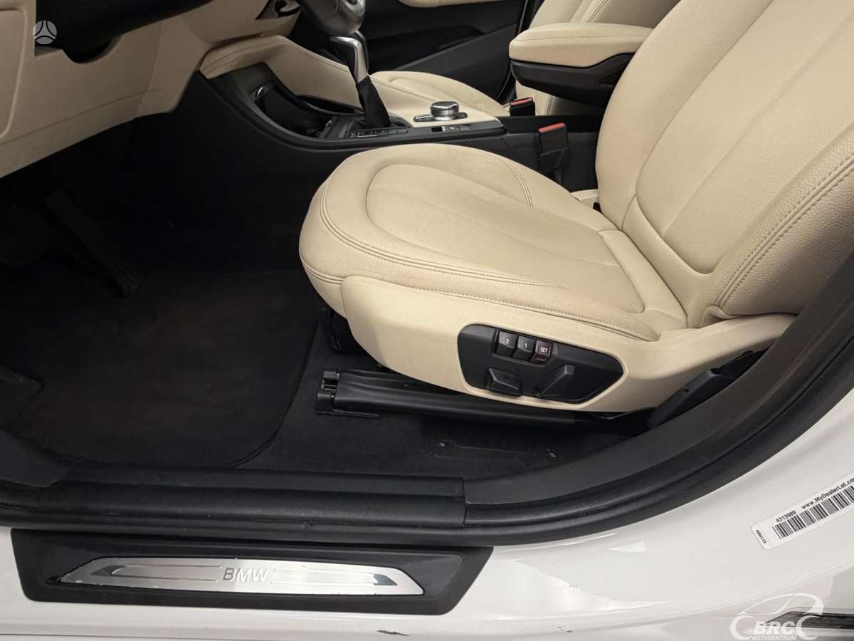 BMW X1, 2.0 l., off-road / crossover
