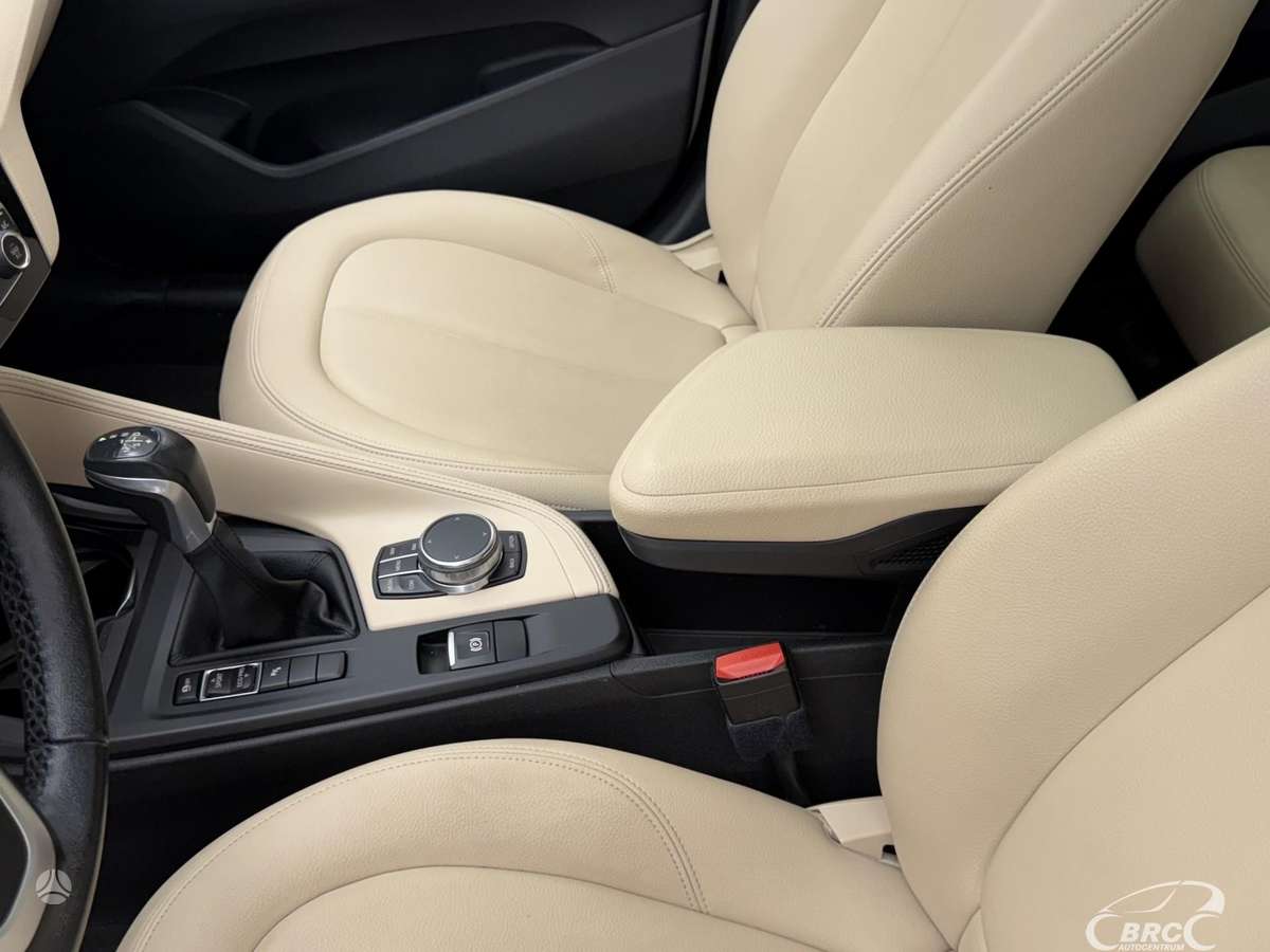 BMW X1, 2.0 l., off-road / crossover