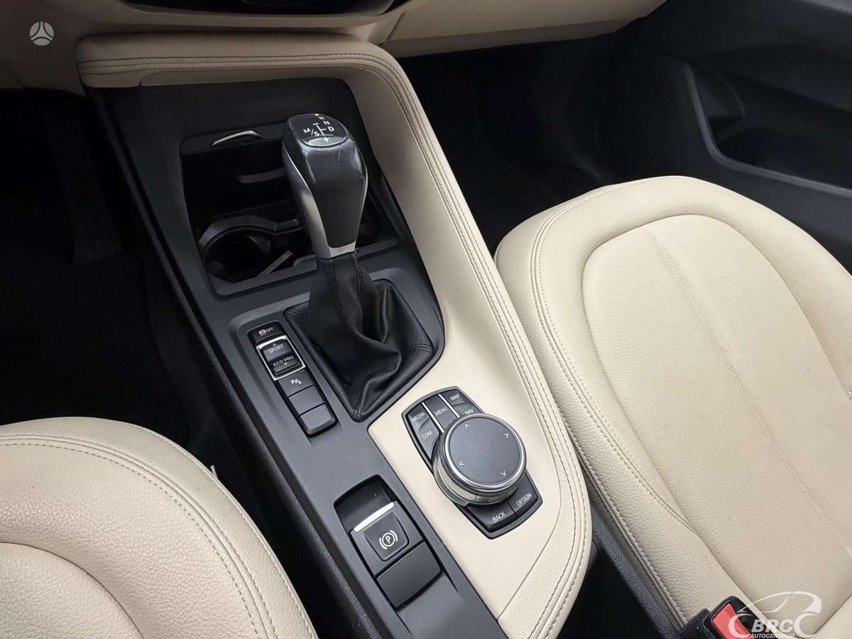 BMW X1, 2.0 l., off-road / crossover