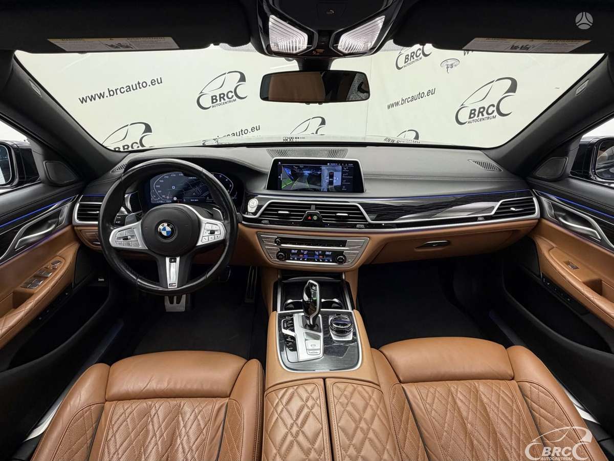BMW 750, 4.4 l., Седан