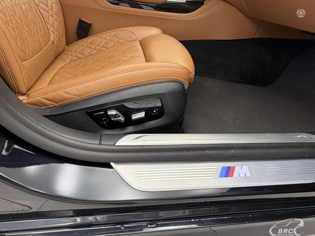 BMW 750, 4.4 l., Седан