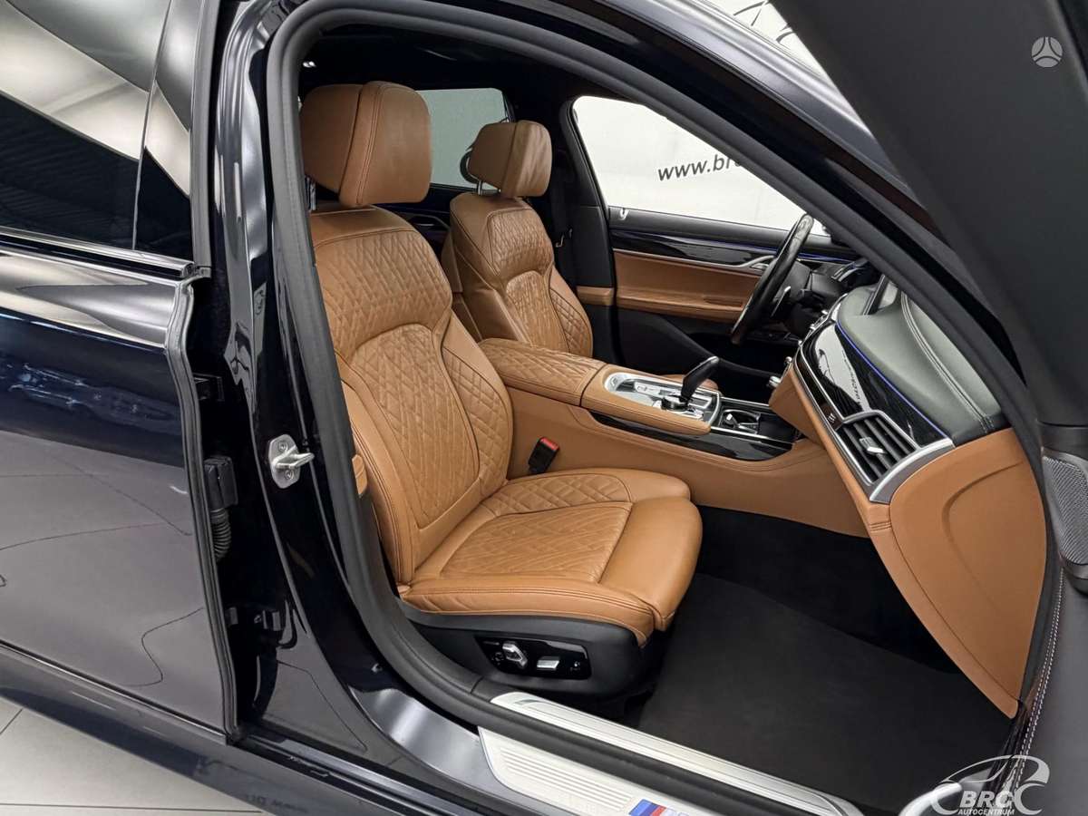 BMW 750, 4.4 l., Седан