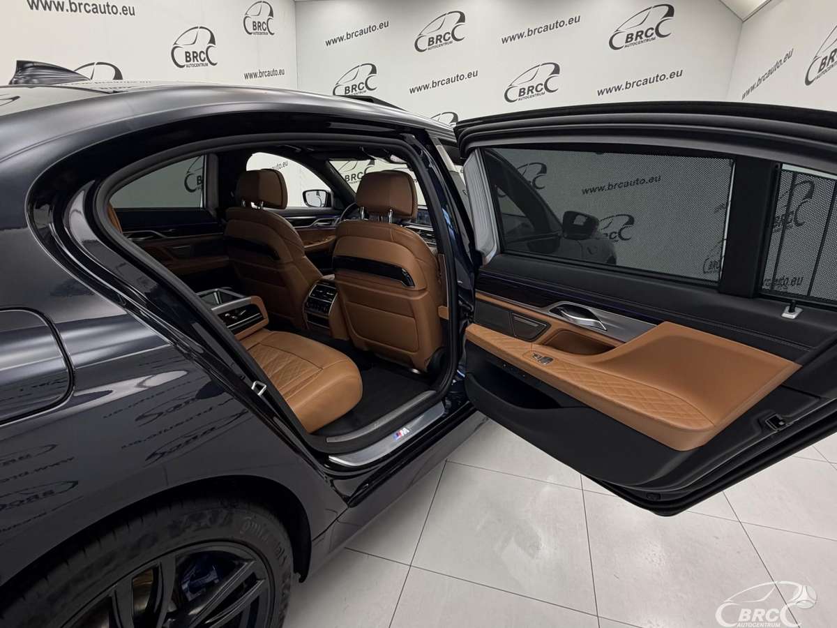 BMW 750, 4.4 l., Седан