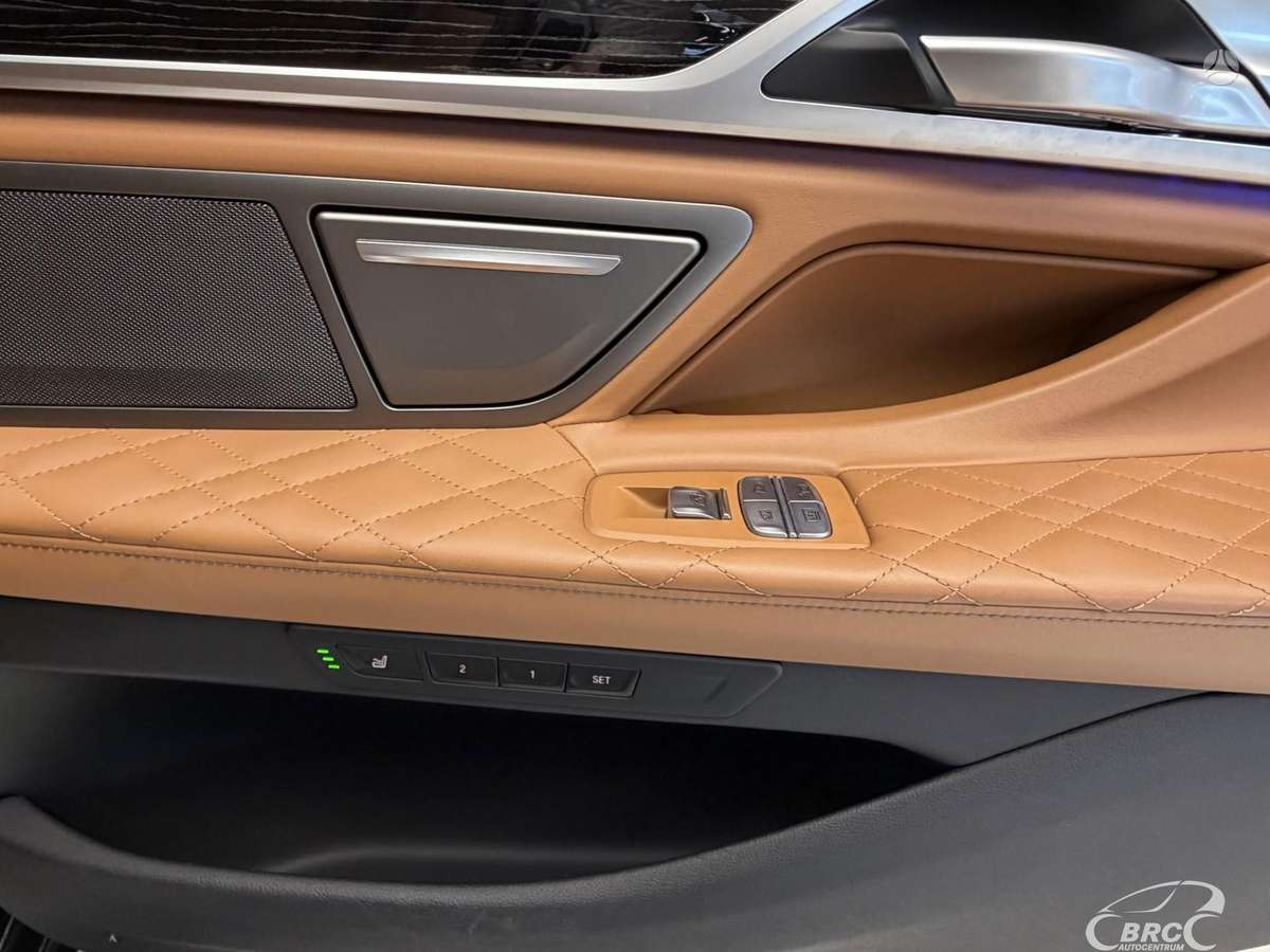BMW 750, 4.4 l., Седан