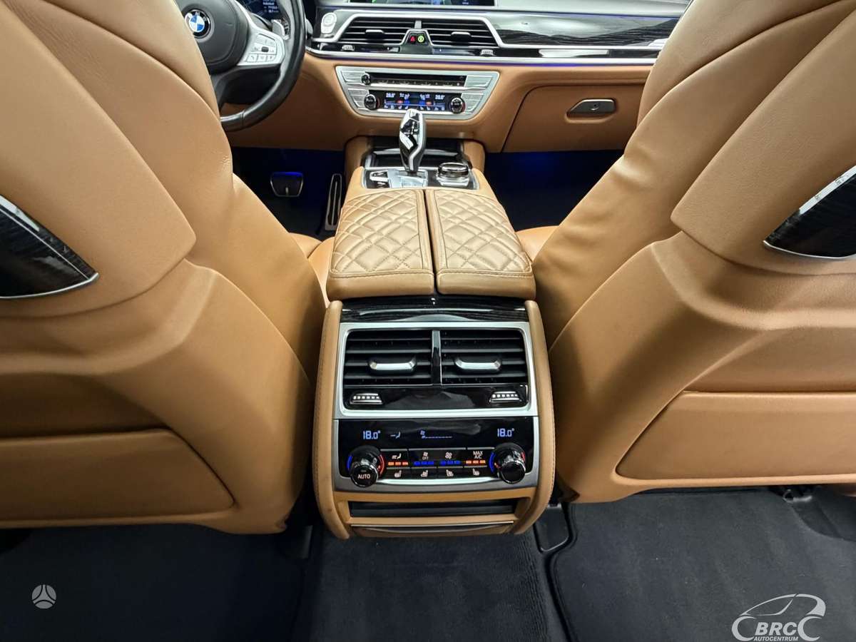 BMW 750, 4.4 l., Седан