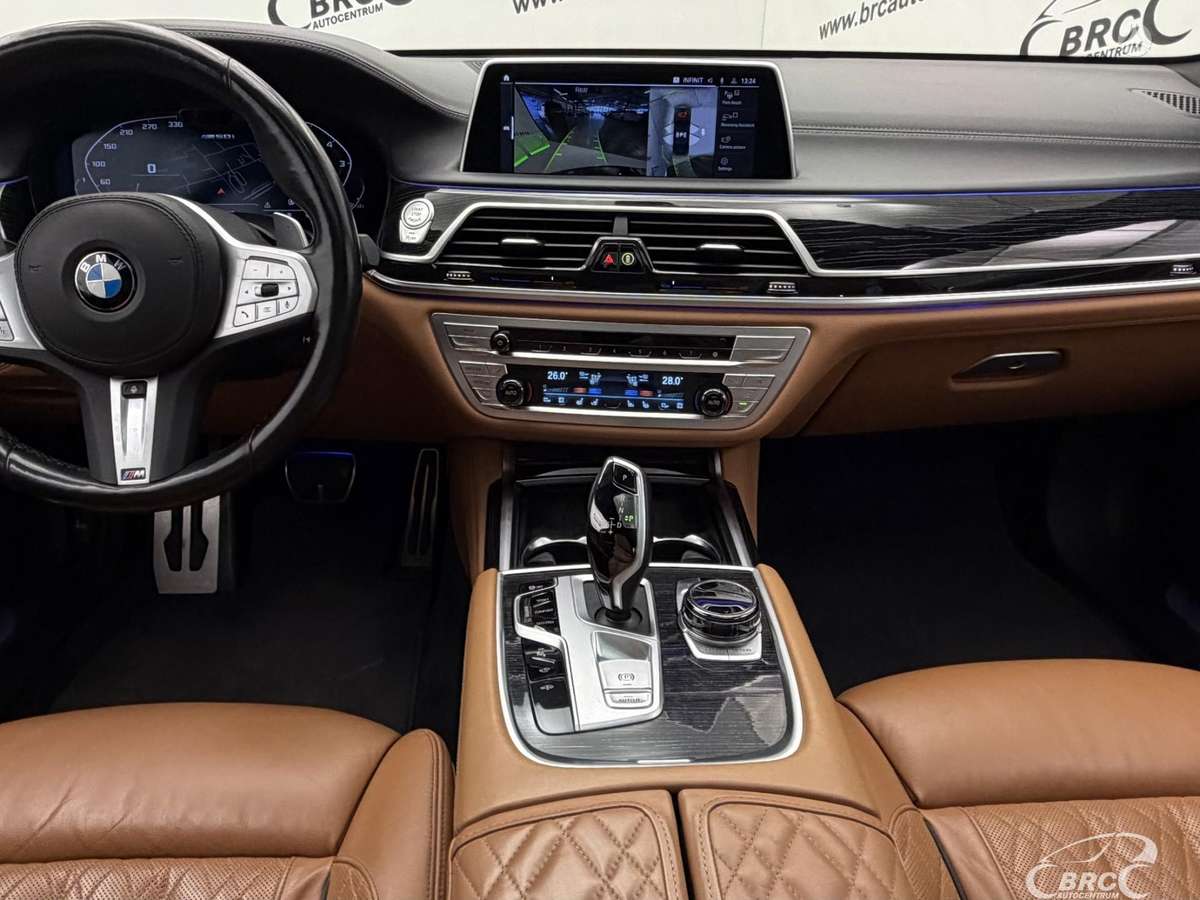 BMW 750, 4.4 l., Седан