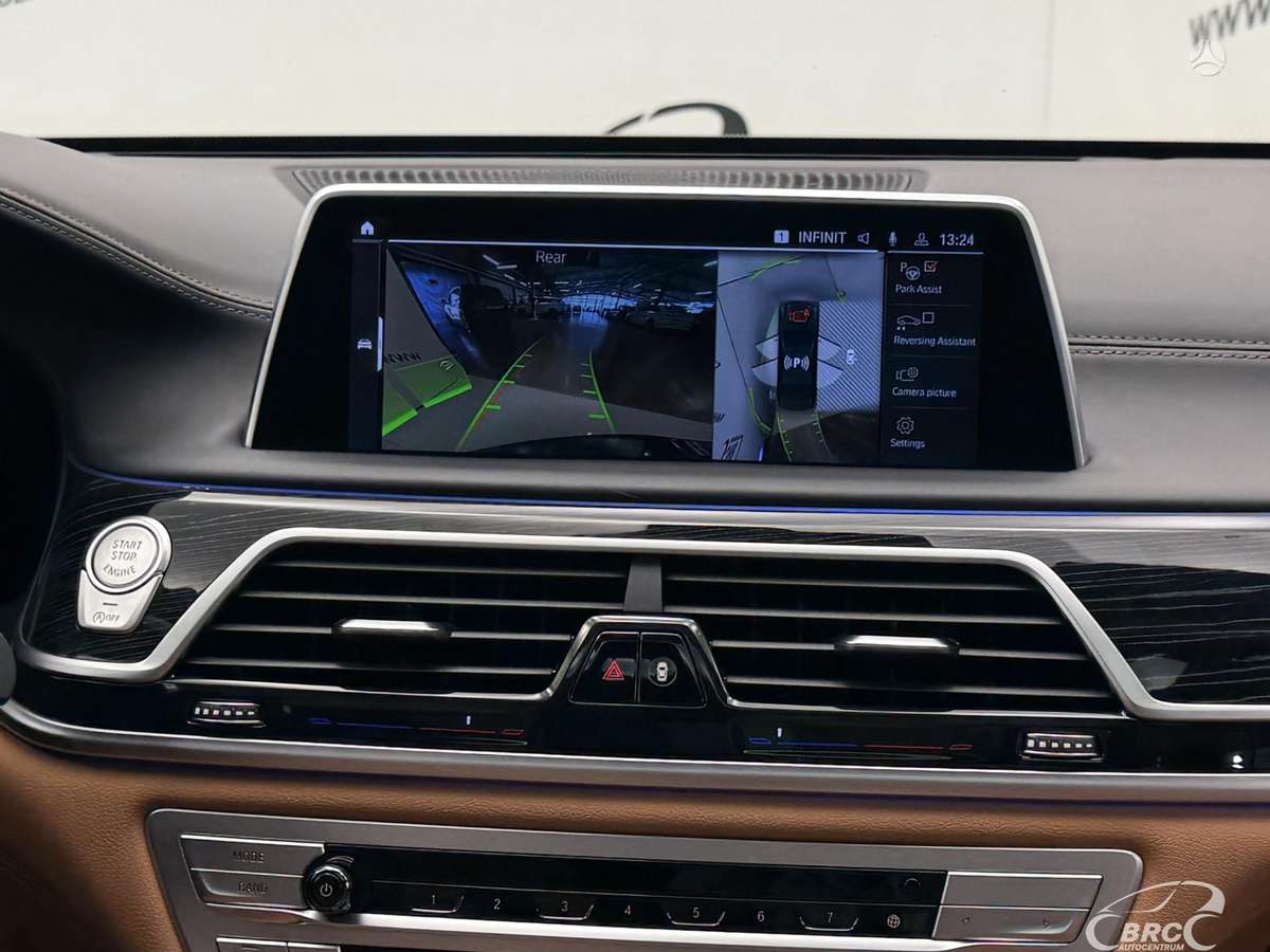 BMW 750, 4.4 l., Седан