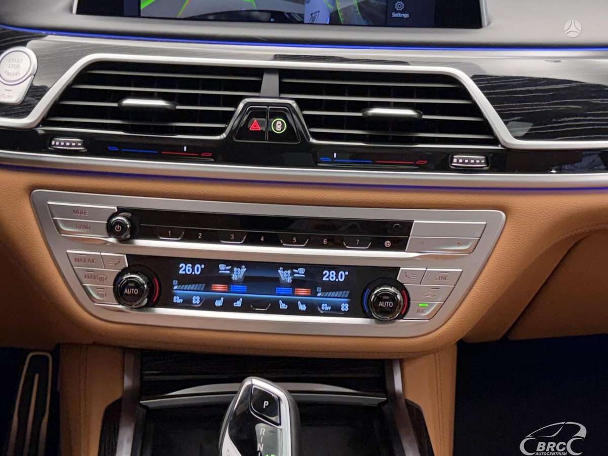 BMW 750, 4.4 l., Седан