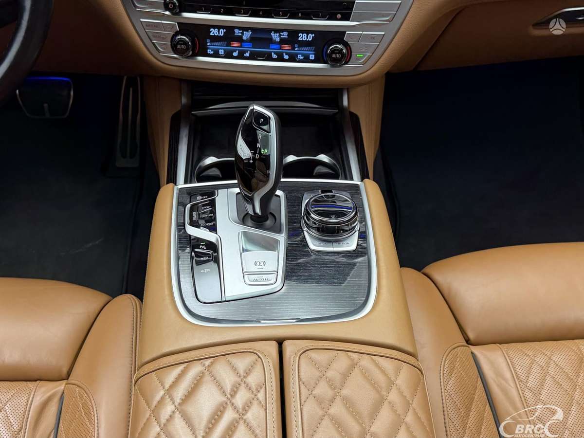 BMW 750, 4.4 l., Седан