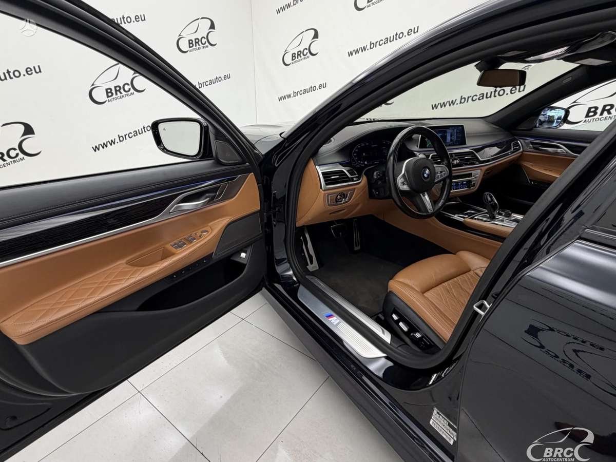 BMW 750, 4.4 l., Седан