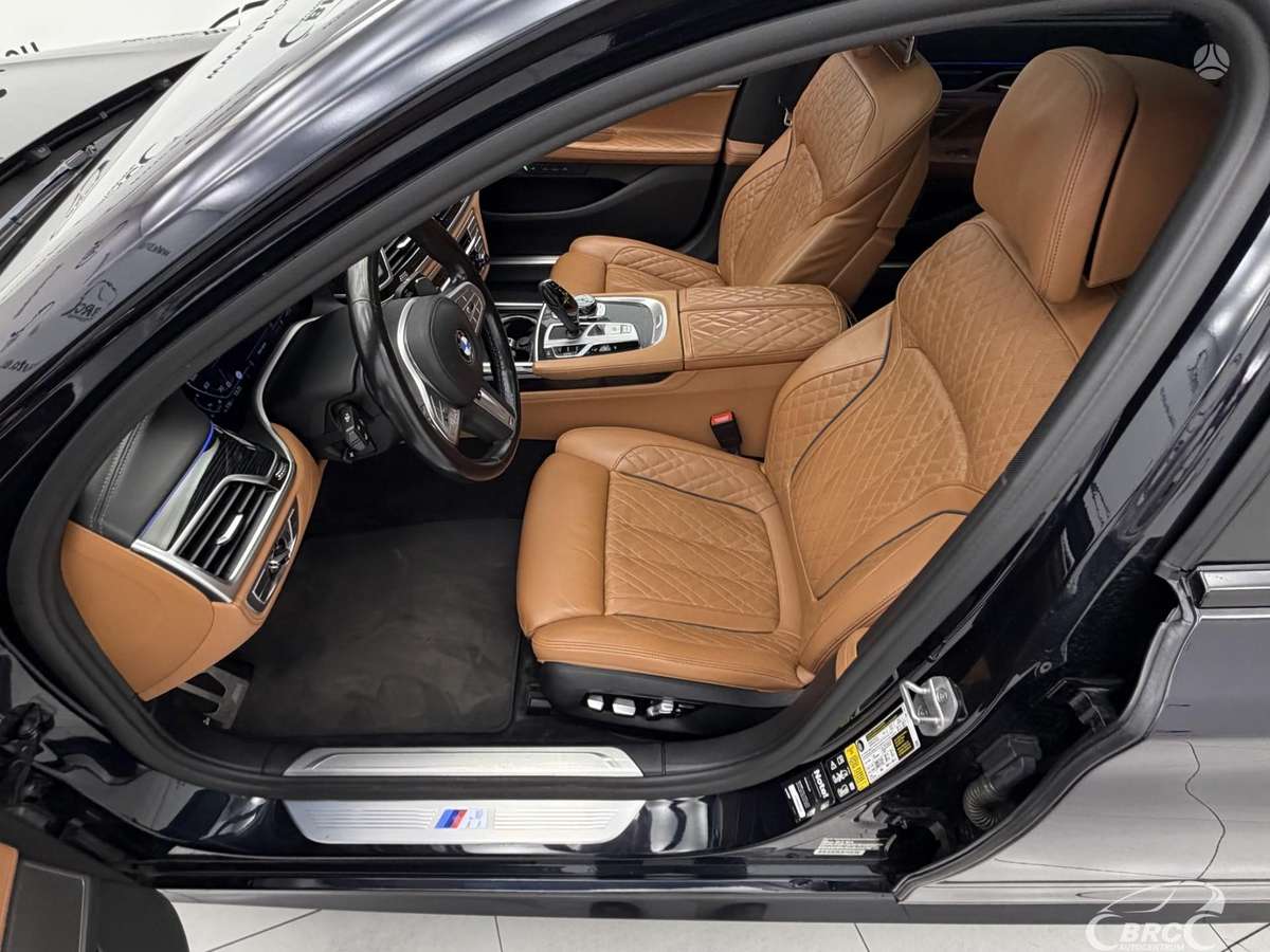 BMW 750, 4.4 l., Седан