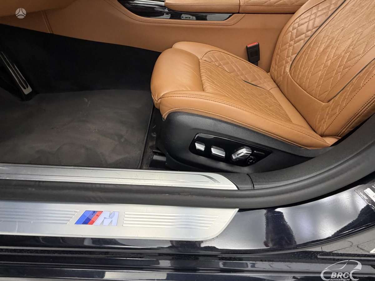 BMW 750, 4.4 l., Седан