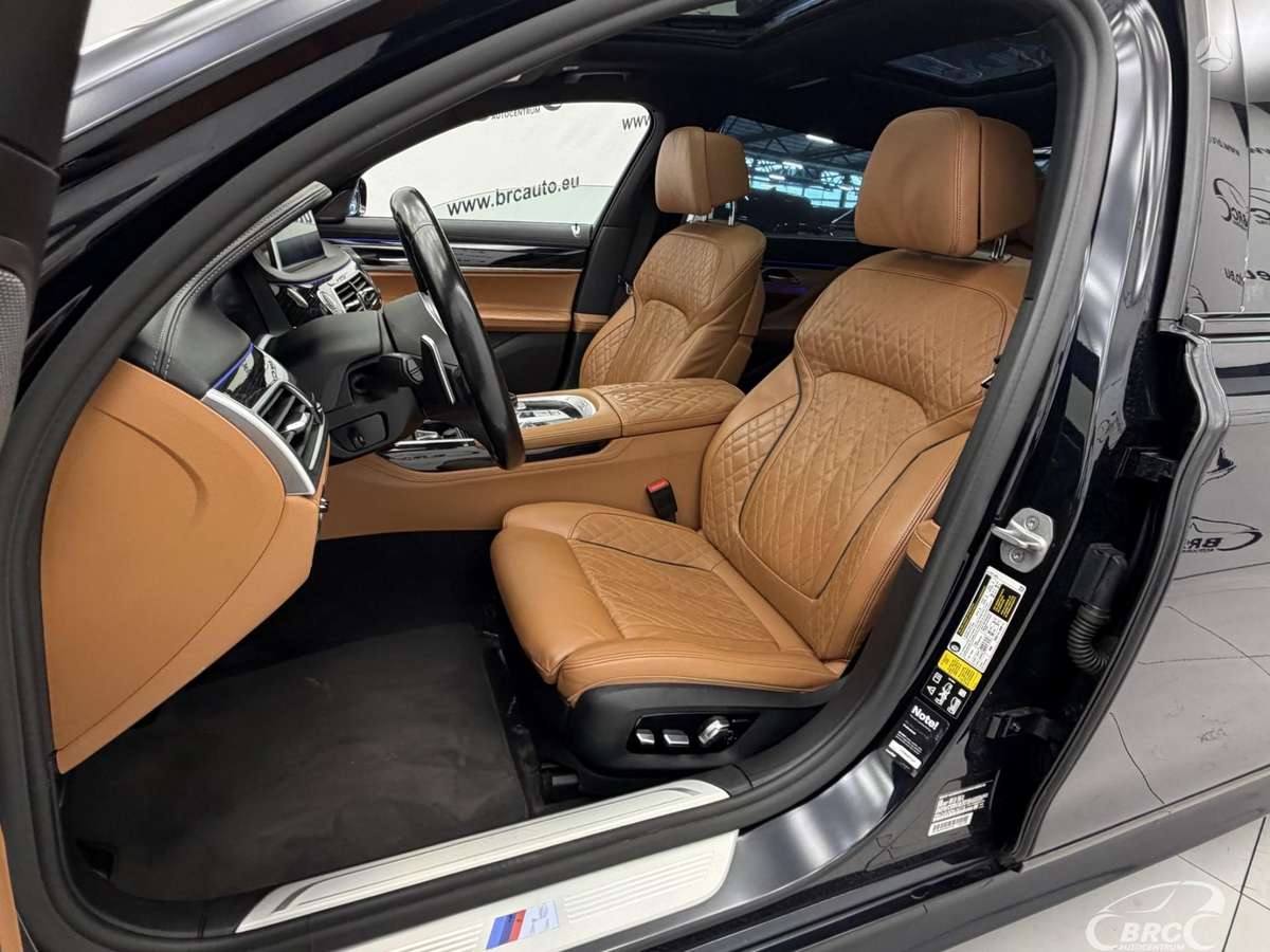 BMW 750, 4.4 l., Седан