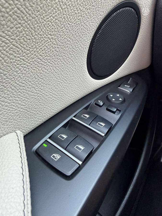 BMW X4, 2.0 l., off-road / crossover