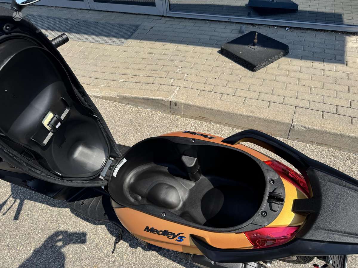 Piaggio Medley 125cc, scooters / mopeds