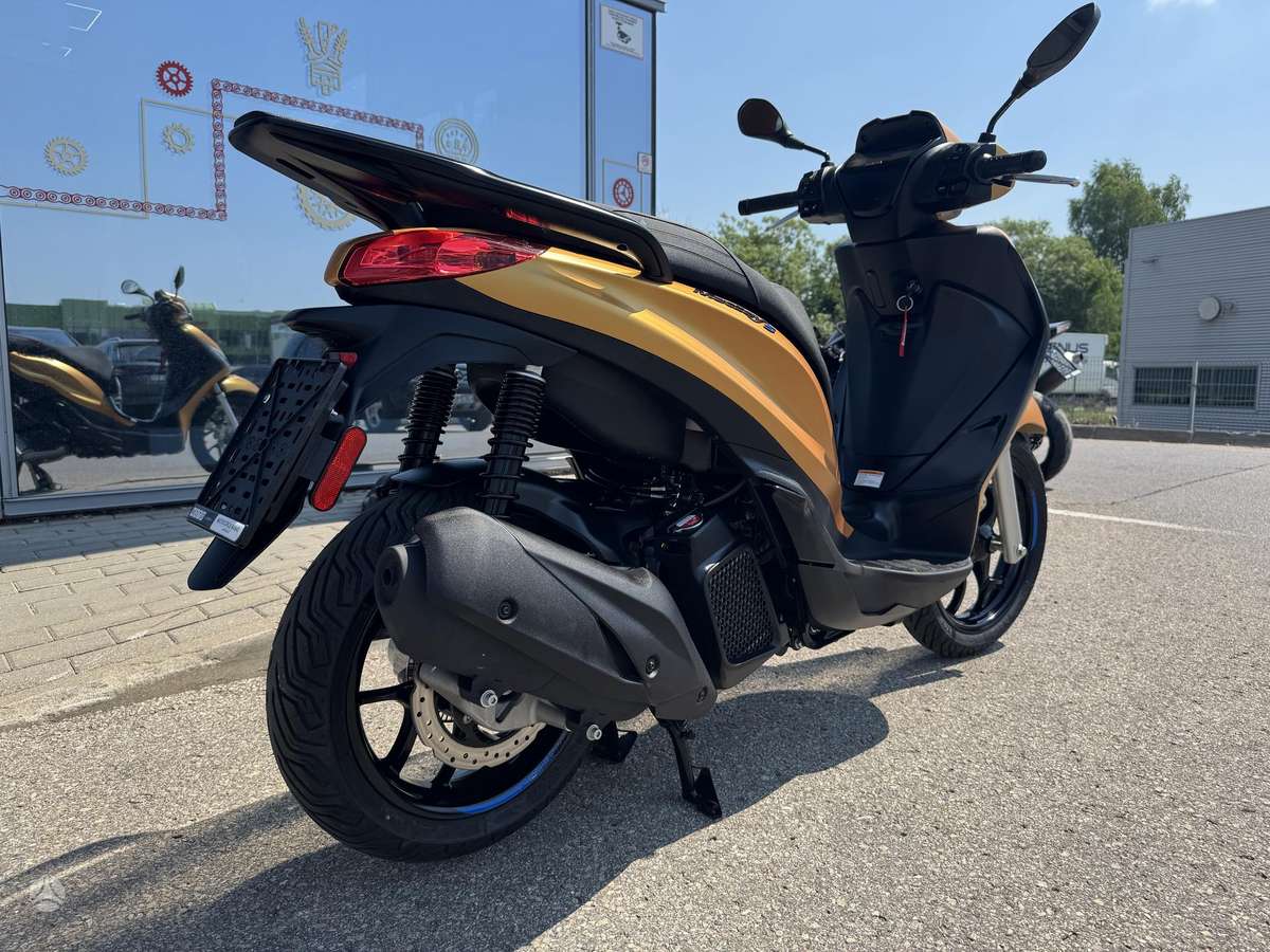 Piaggio Medley 125cc, scooters / mopeds