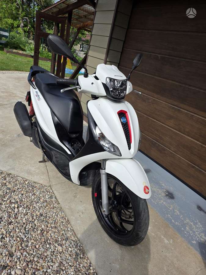 Piaggio Medley 125cc, scooters / mopeds