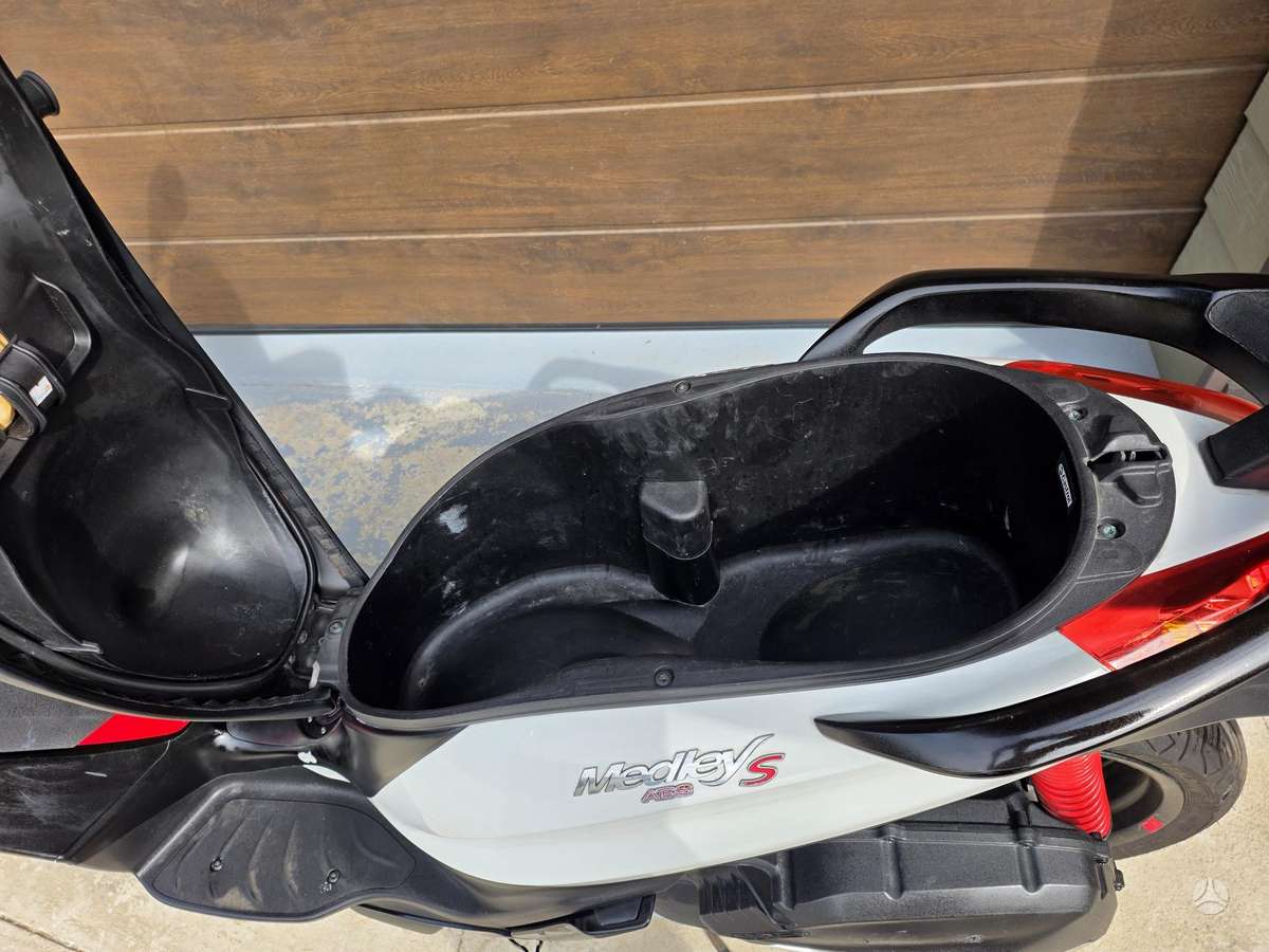 Piaggio Medley 125cc, scooters / mopeds