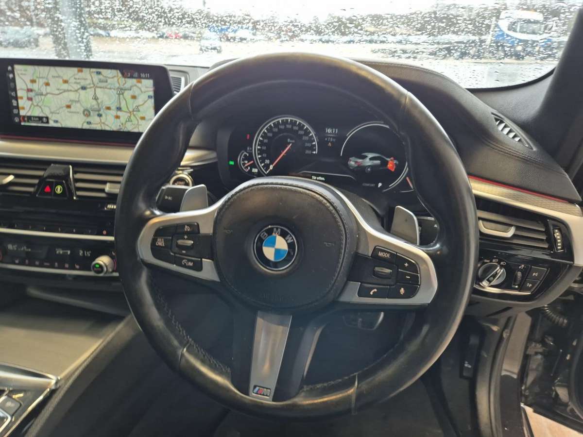 BMW 520 Check mark iconalarm system check mark iconambient lighting ch