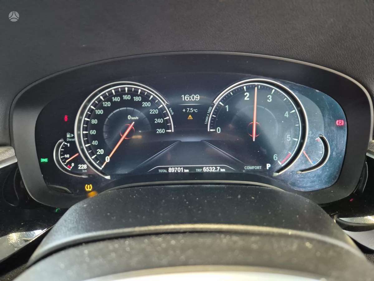 BMW 520 Check mark iconalarm system check mark iconambient lighting ch