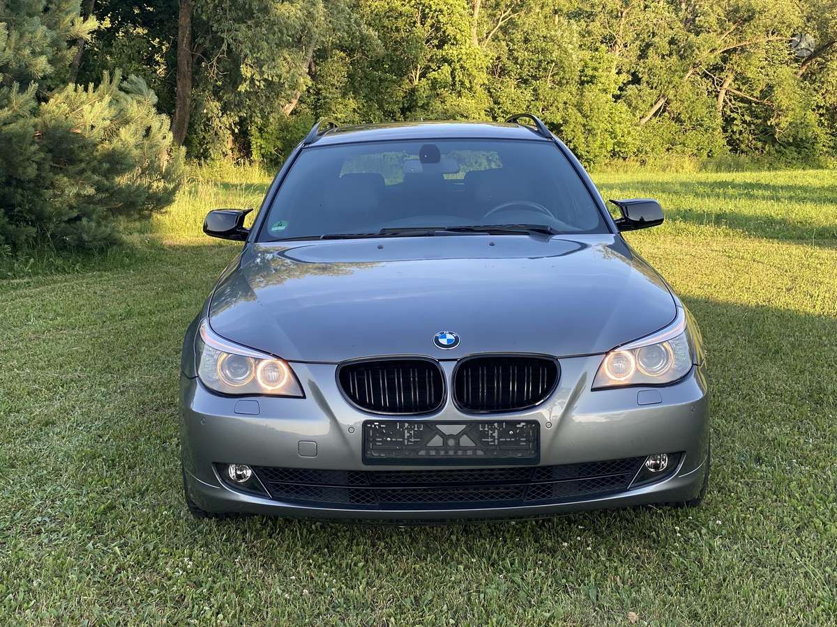 BMW 535, universalas