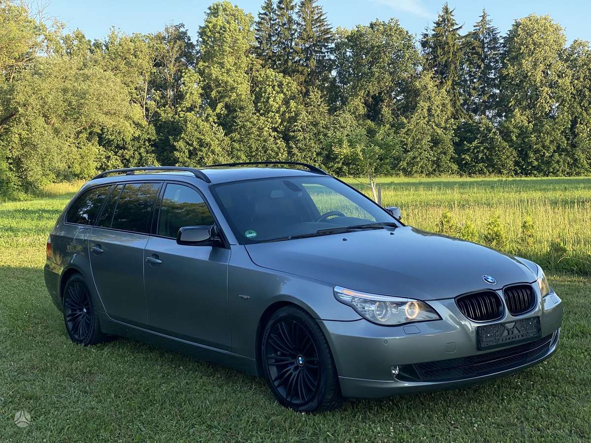 BMW 535, universalas