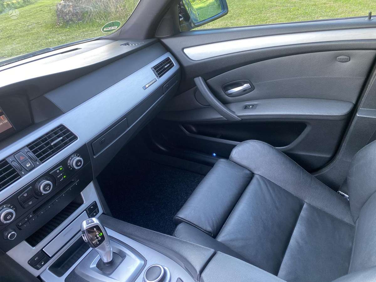 BMW 535, universalas