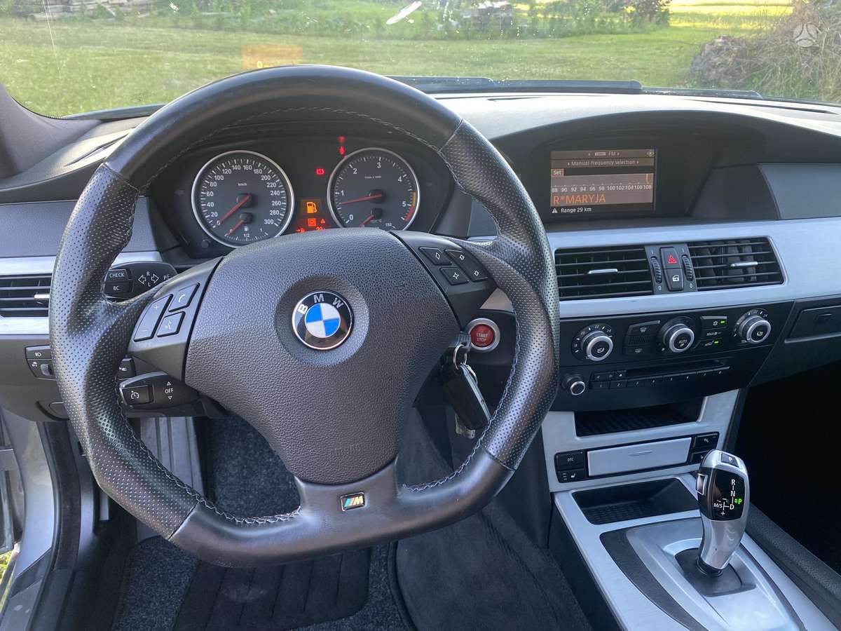 BMW 535, universalas