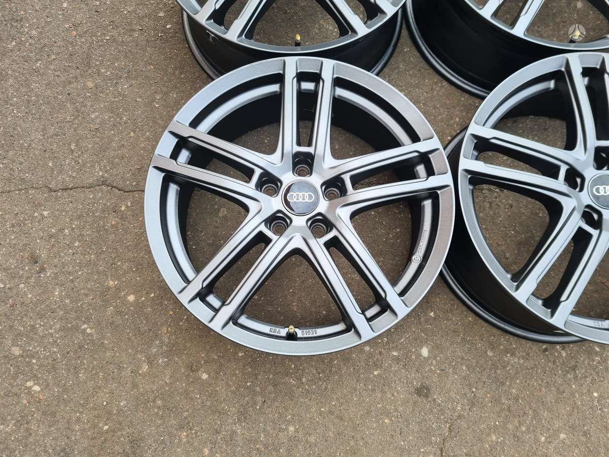 Audi Q3, light alloy, R18