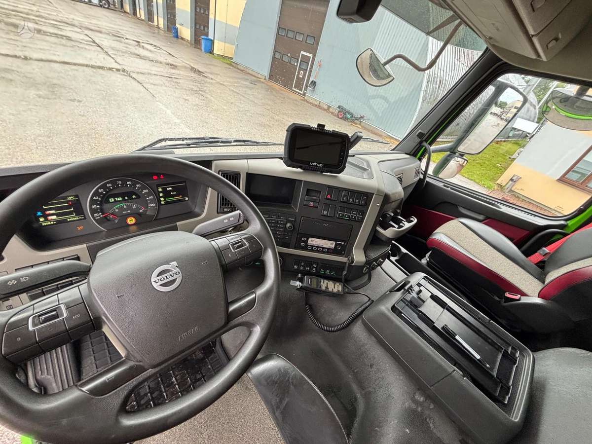 Volvo FM330, refrigerated trucks