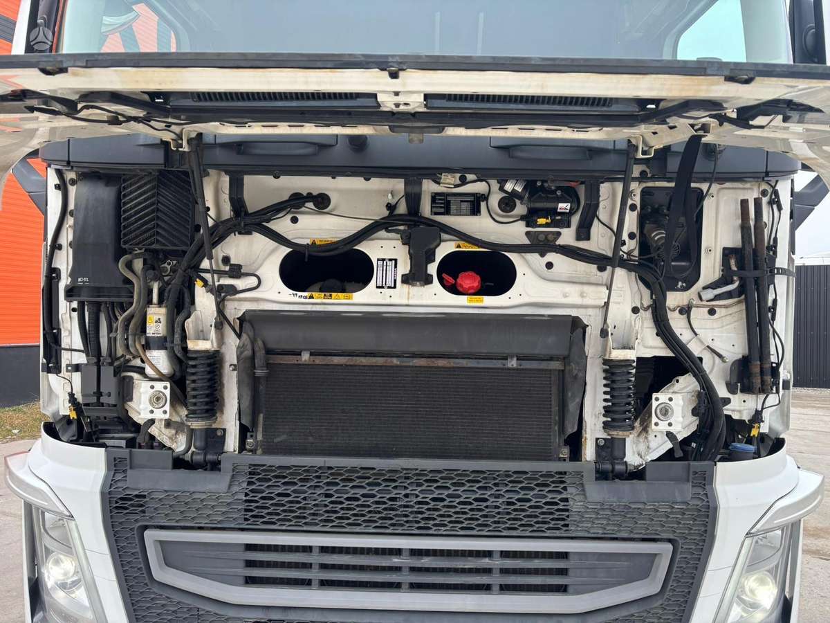 Volvo FH 540 8x4/4, шасси