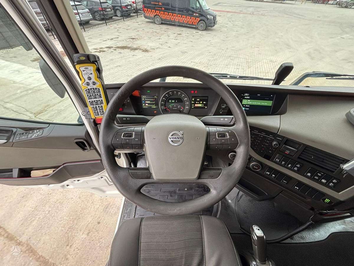 Volvo FH 540 8x4/4, шасси