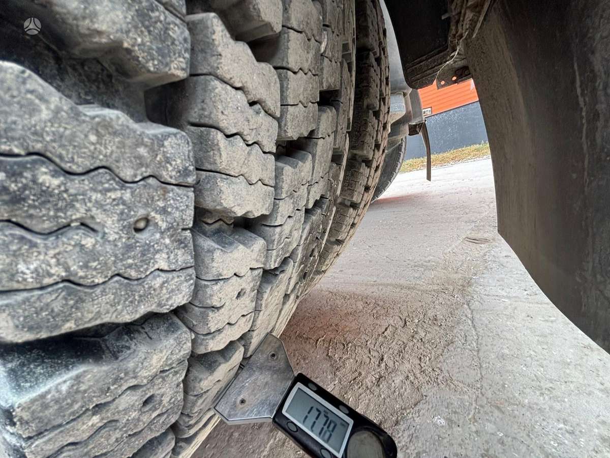 Volvo FH 540 8x4/4, шасси