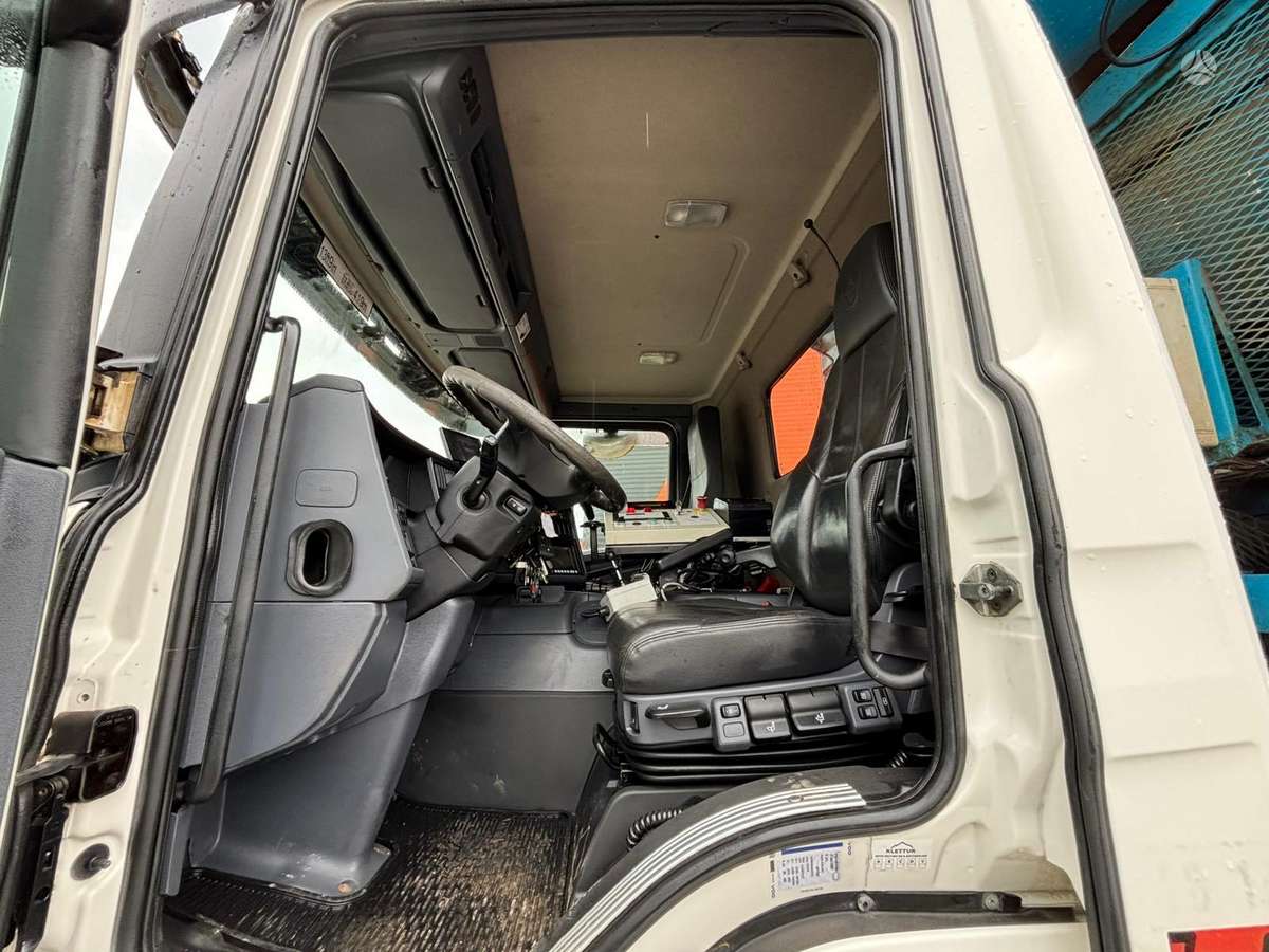 Scania P 450 8x2*6, шасси