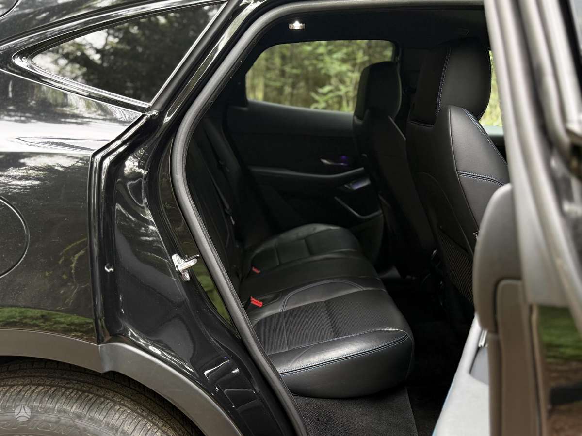 Jaguar E-Pace, 2.0 l., off-road / crossover