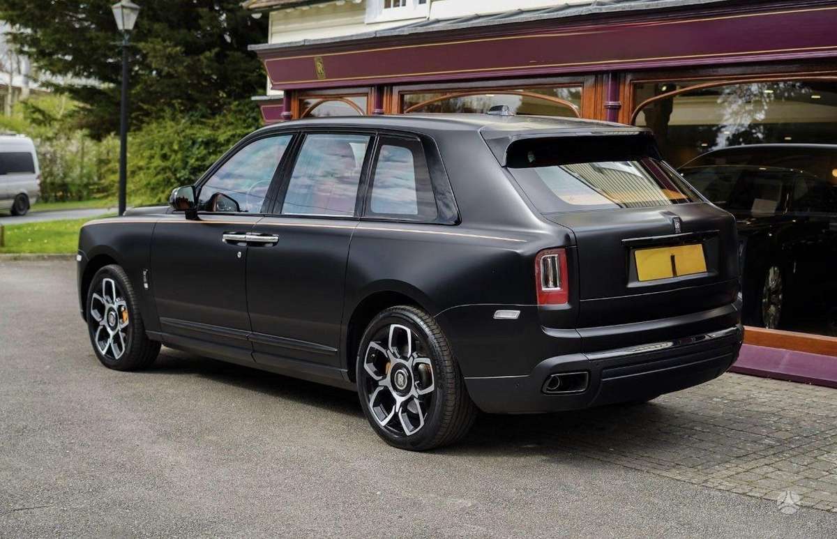 Rolls-Royce Cullinan, off-road / crossover
