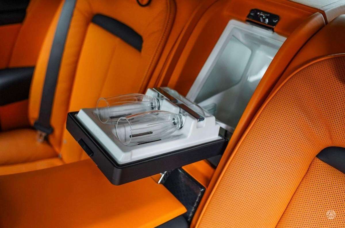 Rolls-Royce Cullinan - 6
