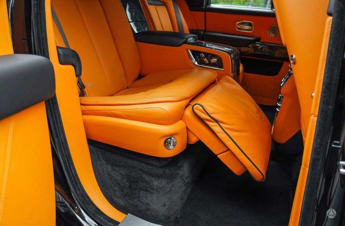 Rolls-Royce Cullinan, Внедорожник / Кроссовер