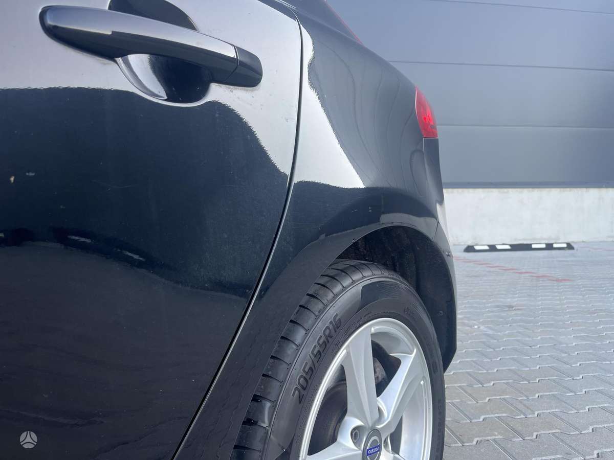 Volvo V40, 2.0 l., Хэтчбек